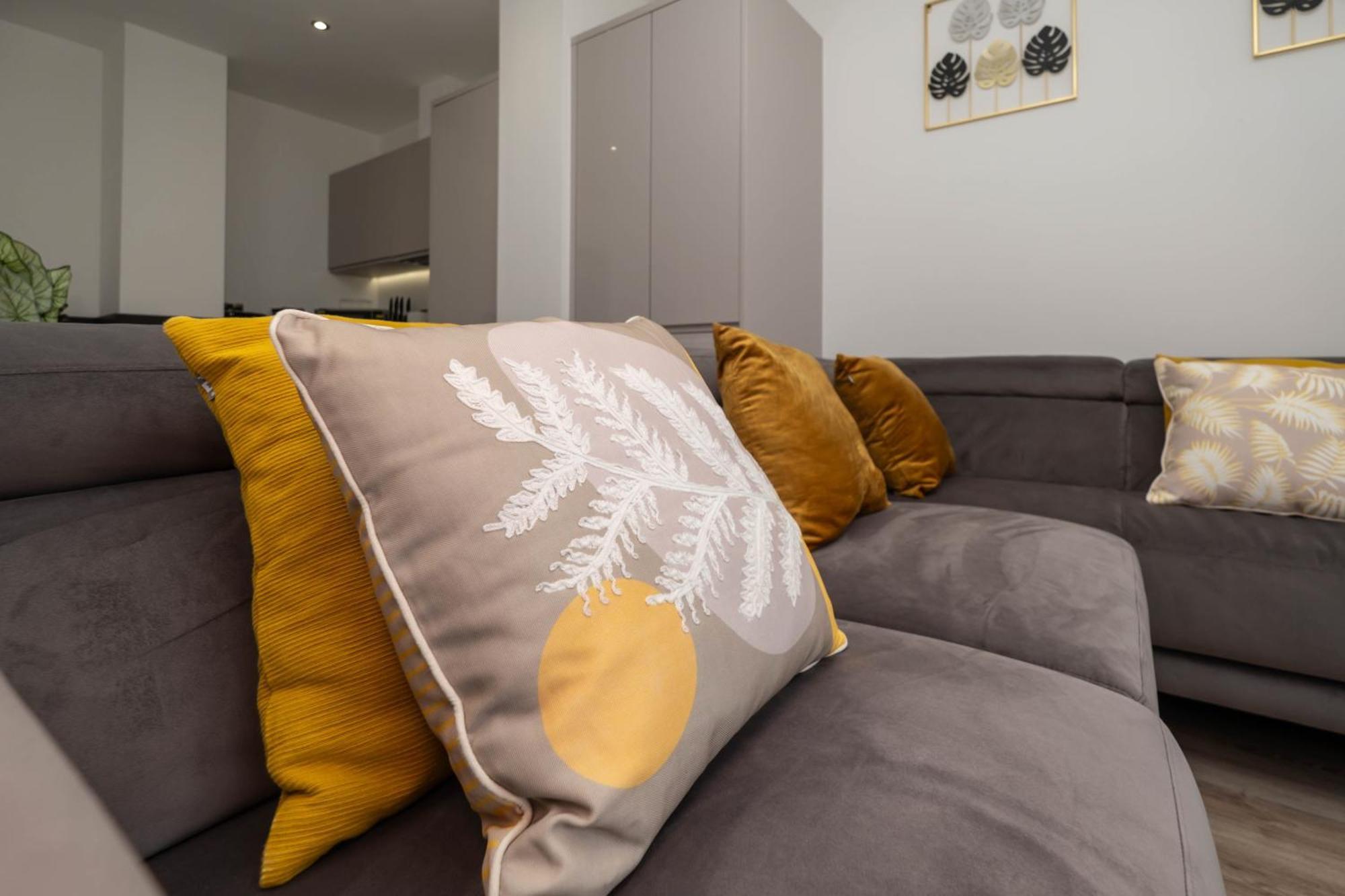 Brand New 2 Bedroom Apartment Centre Of Solihull Exteriör bild